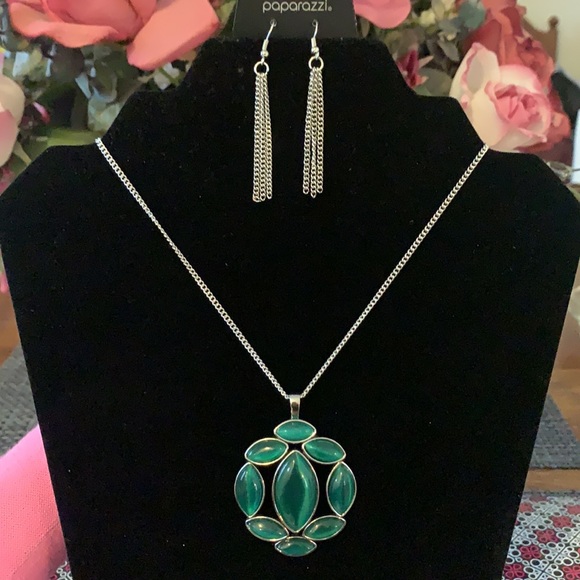 Paparazzi Necklace and Earrings Set - Picture 2 of 2